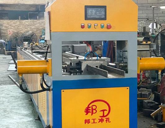 自動(dòng)沖孔機(jī)亞料